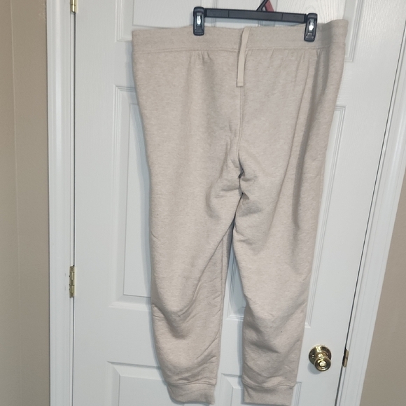 Cream Joggers with Tapered Leg and Versatile Style - Picture 4 of 5